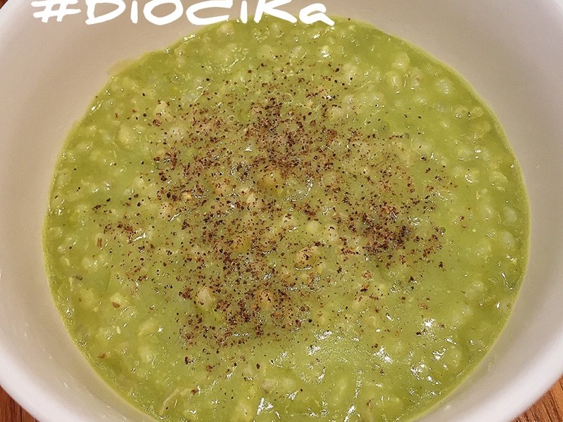 Krem z zielonego groszku z kaszą&nbsp;jęczmienną