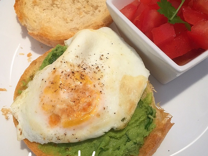 Avoburger z sadzonym&nbsp;jajkiem